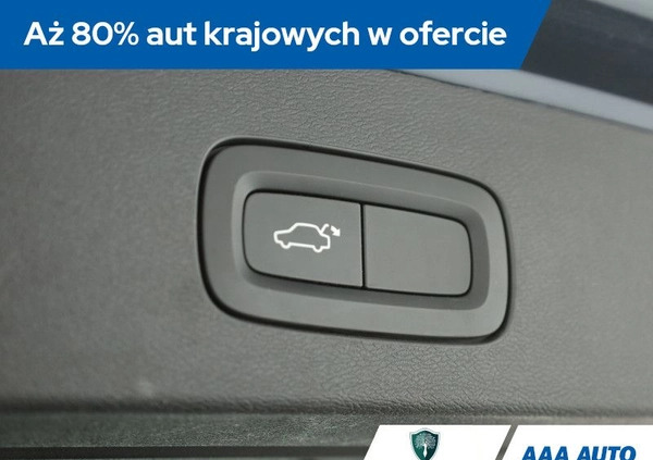 Volvo V60 cena 100001 przebieg: 169643, rok produkcji 2019 z Mikołajki małe 352